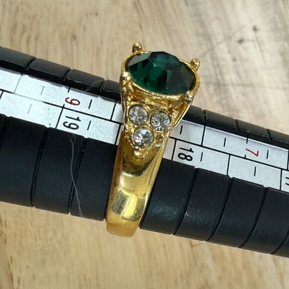 Monet Ring Gold Tone Green, Vintage, Art Deco, Cocktail, Emerald Look Size 8 - Picture 8 of 9